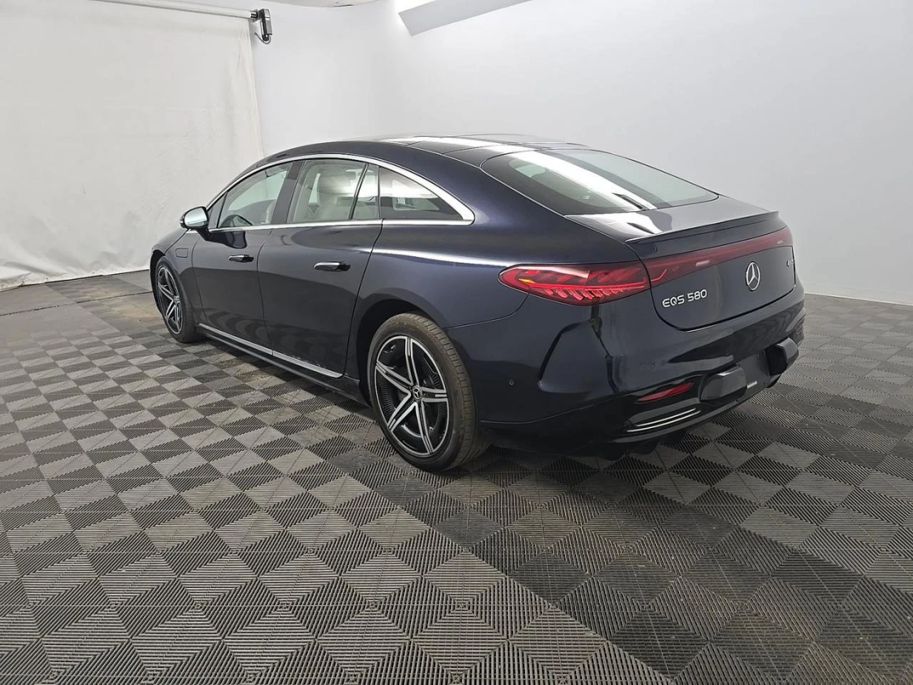 Mercedes-Benz EQS 580 AMG-pkg* Hyperscreen* Burmester* Distr* Въздух, снимка 6 - Автомобили и джипове - 56245943