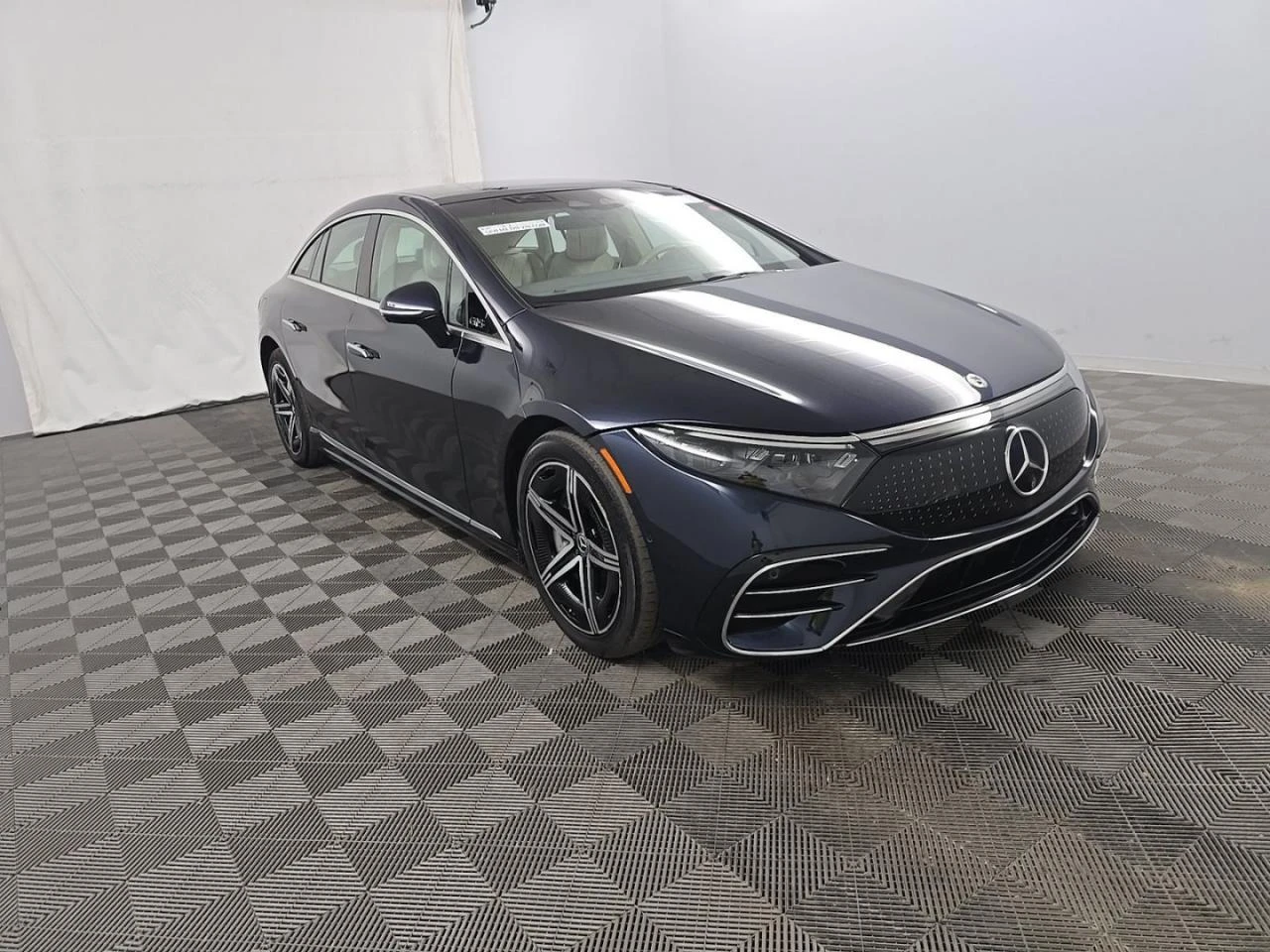 Mercedes-Benz EQS 580 AMG-pkg* Hyperscreen* Burmester* Distr* Въздух, снимка 3 - Автомобили и джипове - 56245943