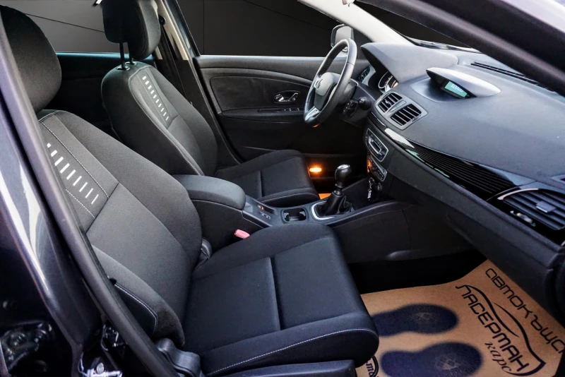 Renault Megane 1.6I ATTRACTIVE, снимка 13 - Автомобили и джипове - 52536992