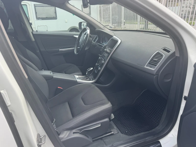 Volvo XC60 2.0D4* 163hp* FACELIFT* СЕРВИЗНА ИСТОРИ, снимка 12 - Автомобили и джипове - 52632278