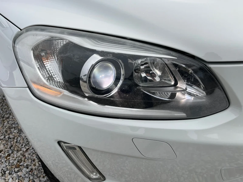 Volvo XC60 2.0 D4 180кс, снимка 17 - Автомобили и джипове - 53283496