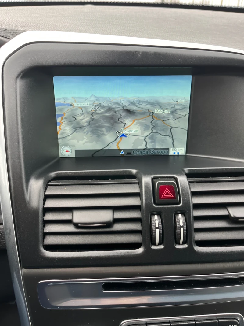 Volvo XC60 2.0 D4 180кс, снимка 15 - Автомобили и джипове - 53283496