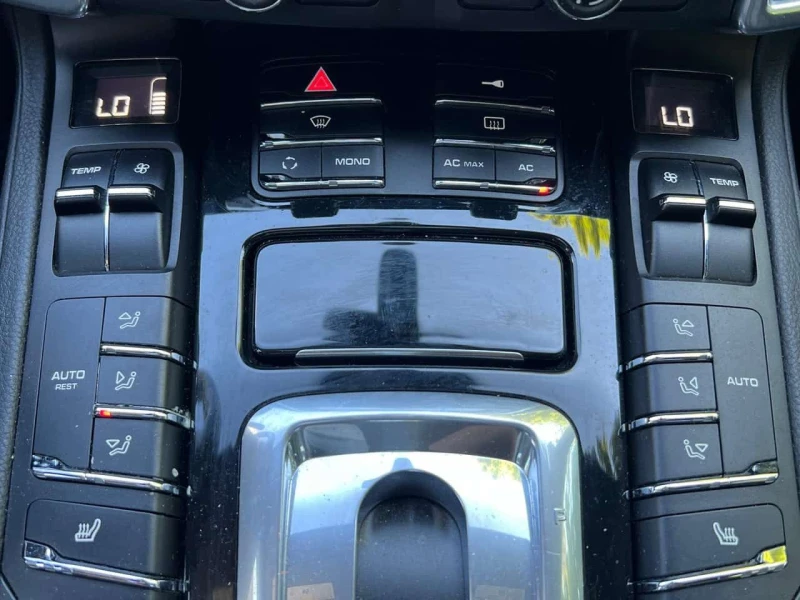 Porsche Cayenne  AWD / CARFAX /Памет/Погрев/Кожа/Нави, снимка 12 - Автомобили и джипове - 53591715