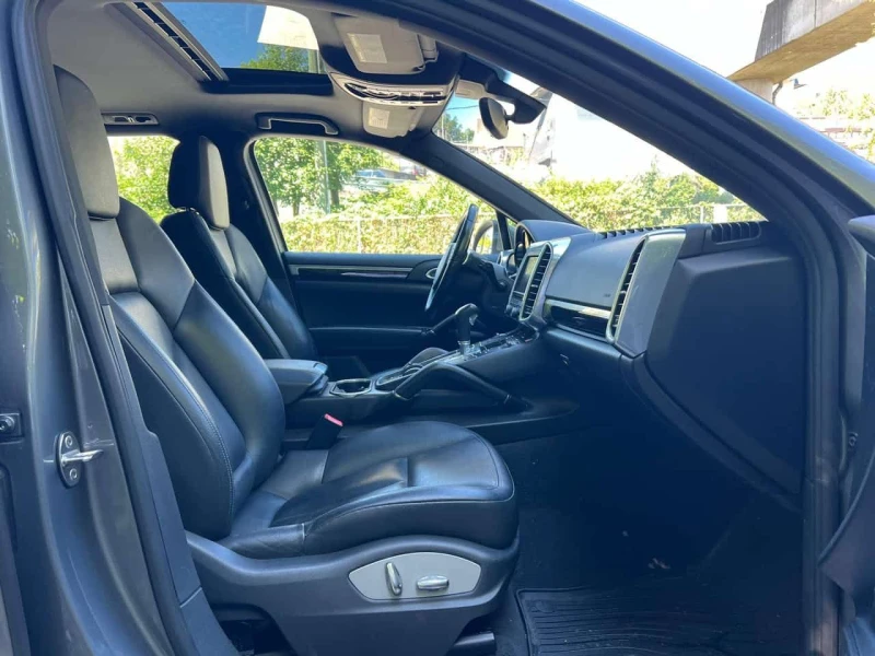 Porsche Cayenne  AWD / CARFAX /Памет/Погрев/Кожа/Нави, снимка 9 - Автомобили и джипове - 53591715