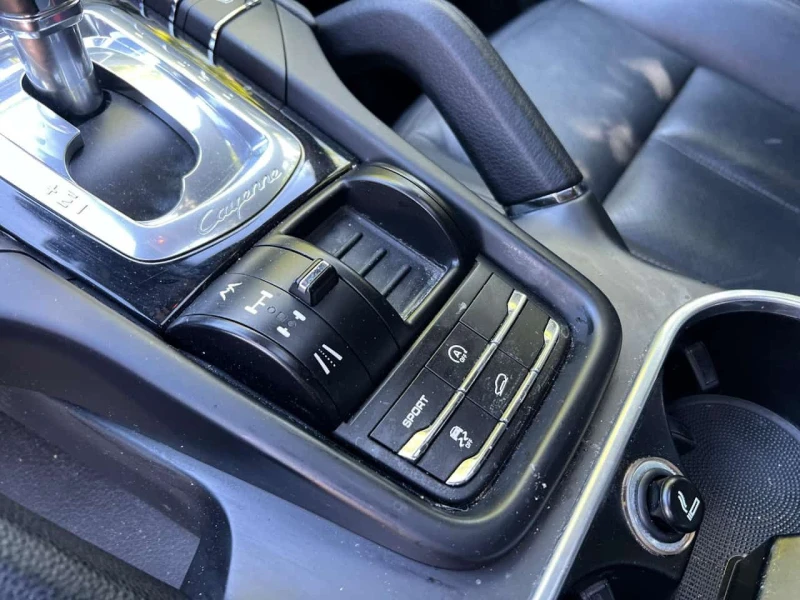 Porsche Cayenne  AWD / CARFAX /Памет/Погрев/Кожа/Нави, снимка 8 - Автомобили и джипове - 53591715