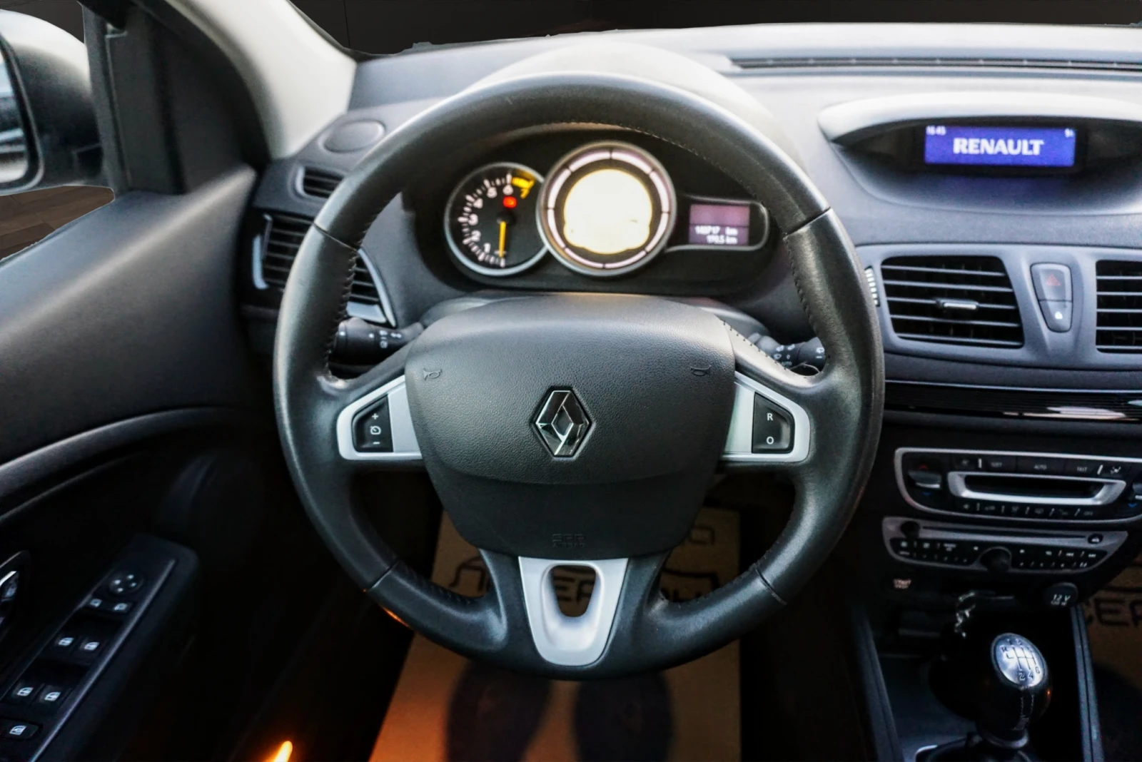 Renault Megane 1.6I ATTRACTIVE - изображение 8