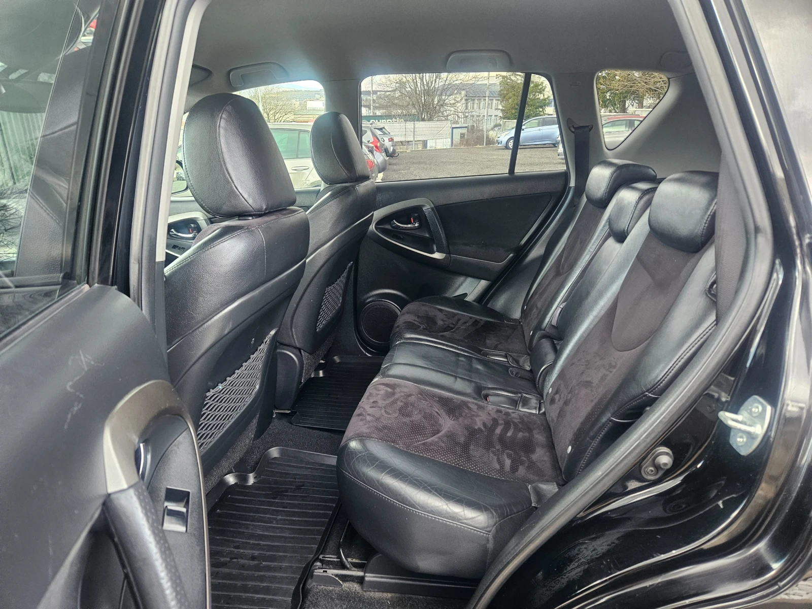 Toyota Rav4 2.2 D4D, снимка 9 - Автомобили и джипове - 53344269