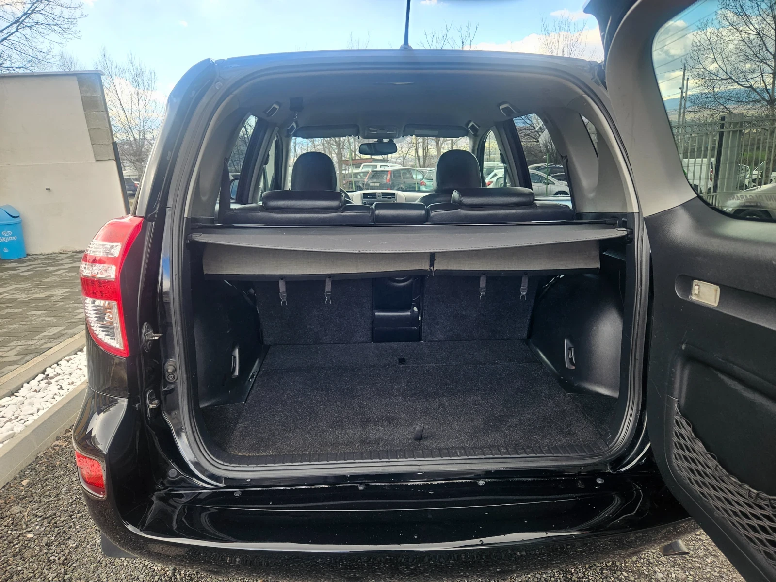 Toyota Rav4 2.2 D4D, снимка 14 - Автомобили и джипове - 53344269