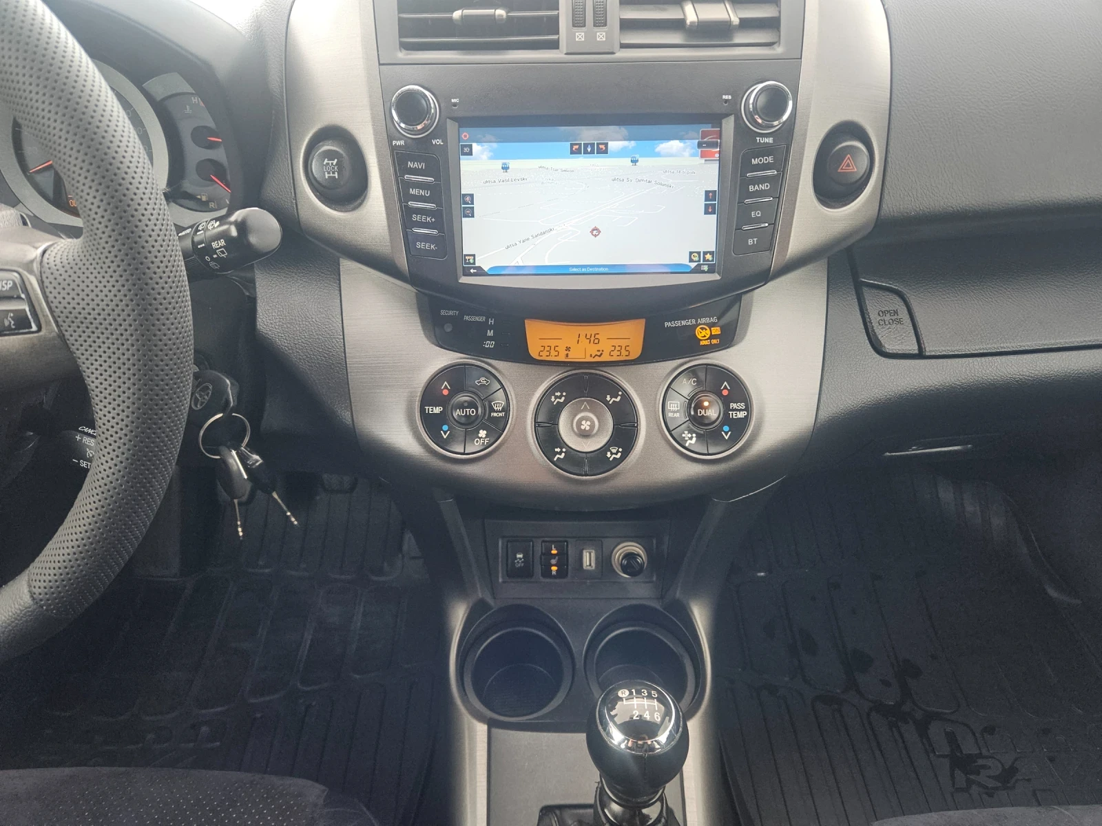 Toyota Rav4 2.2 D4D, снимка 12 - Автомобили и джипове - 53344269