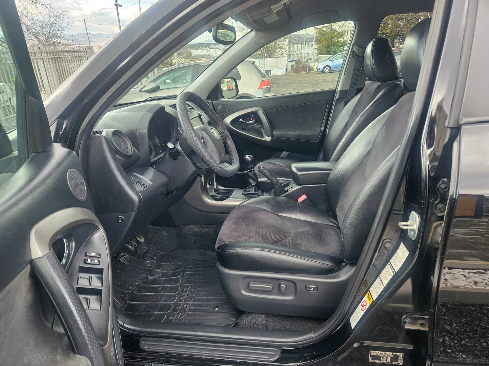 Toyota Rav4 2.2 D4D, снимка 8 - Автомобили и джипове - 53344269