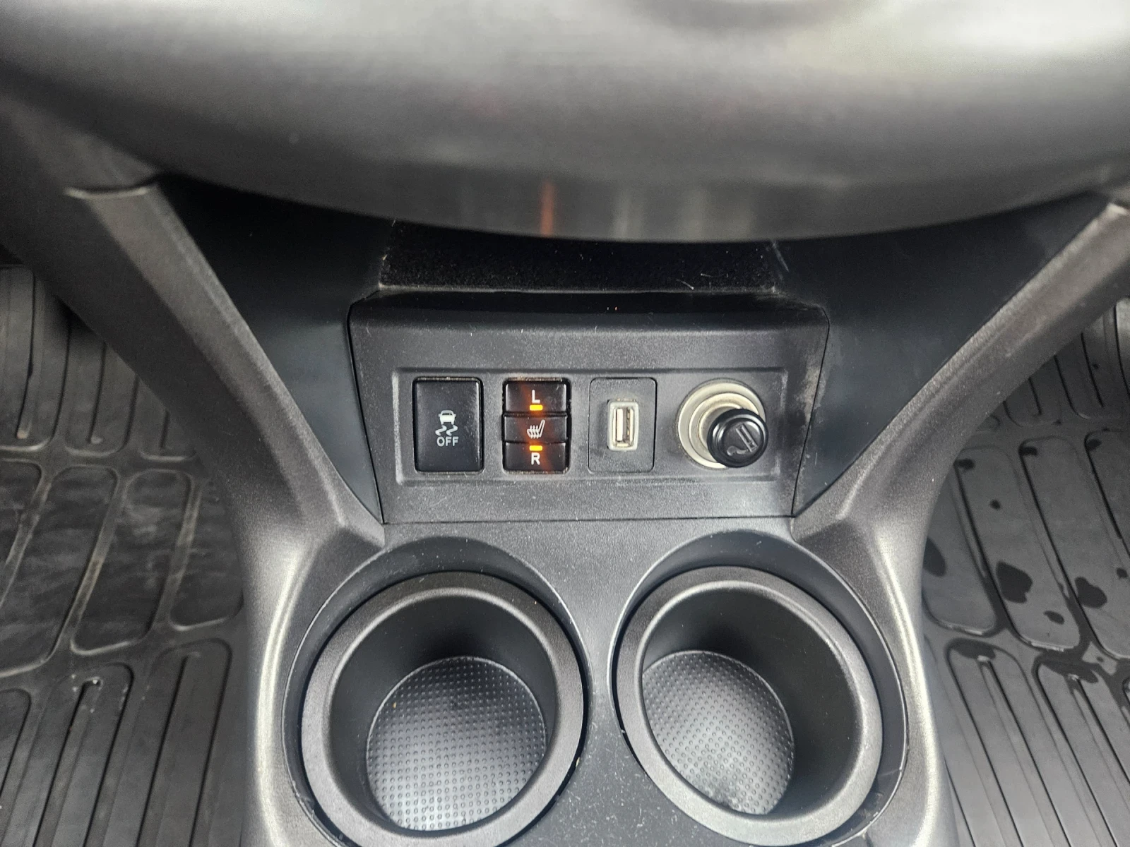 Toyota Rav4 2.2 D4D, снимка 13 - Автомобили и джипове - 53344269