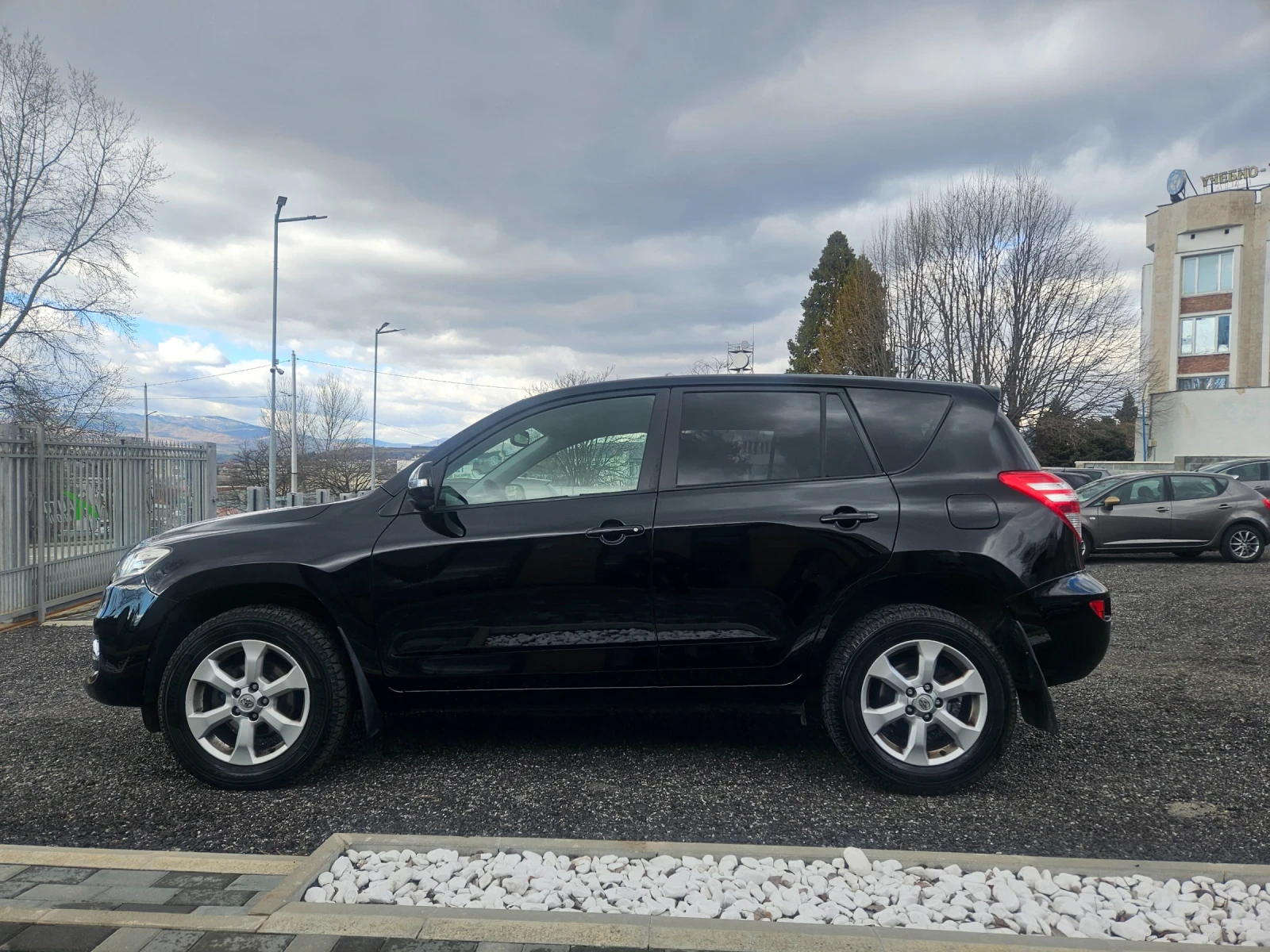 Toyota Rav4 2.2 D4D, снимка 6 - Автомобили и джипове - 53344269