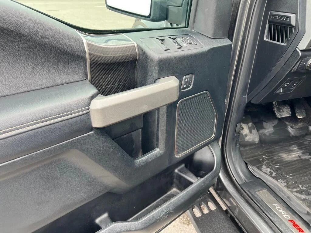 Ford Raptor SuperCrew 4WD * АвтоКредит* (ЦЕНА ДО БГ), снимка 12 - Автомобили и джипове - 54116837