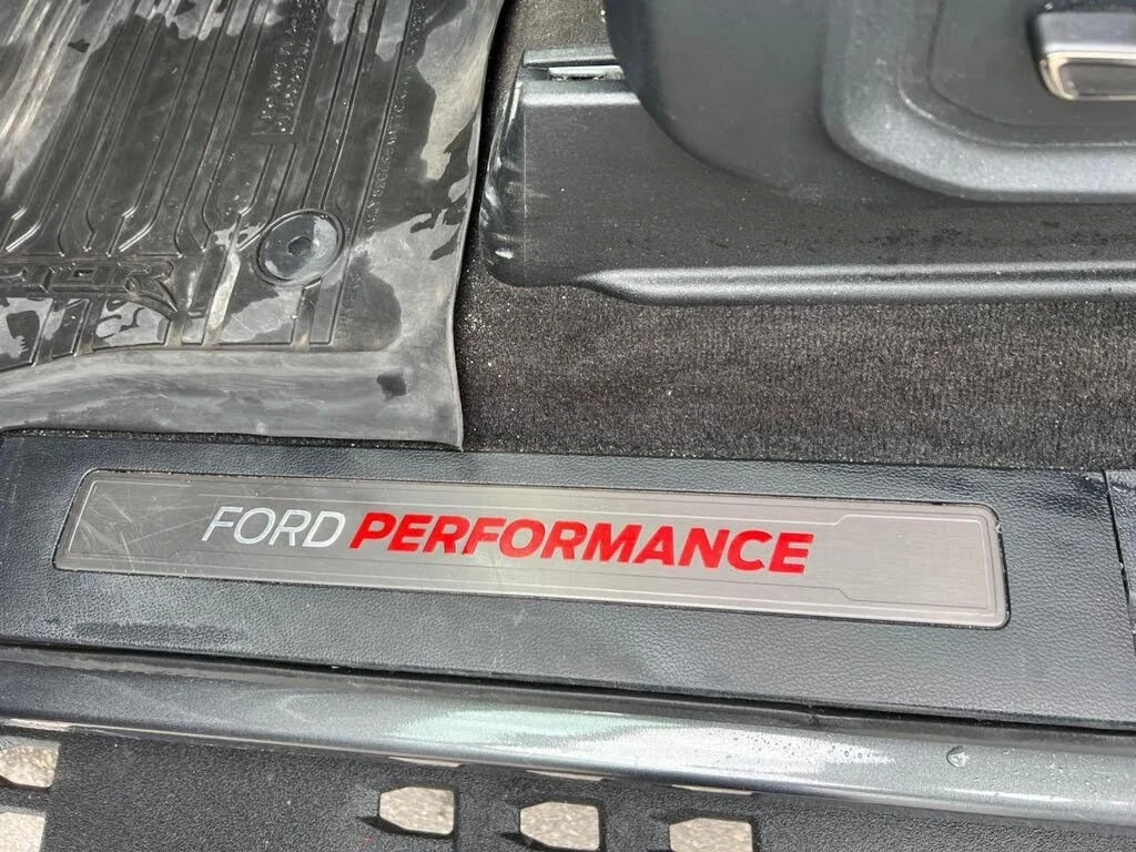 Ford Raptor SuperCrew 4WD * АвтоКредит* (ЦЕНА ДО БГ), снимка 13 - Автомобили и джипове - 54116837