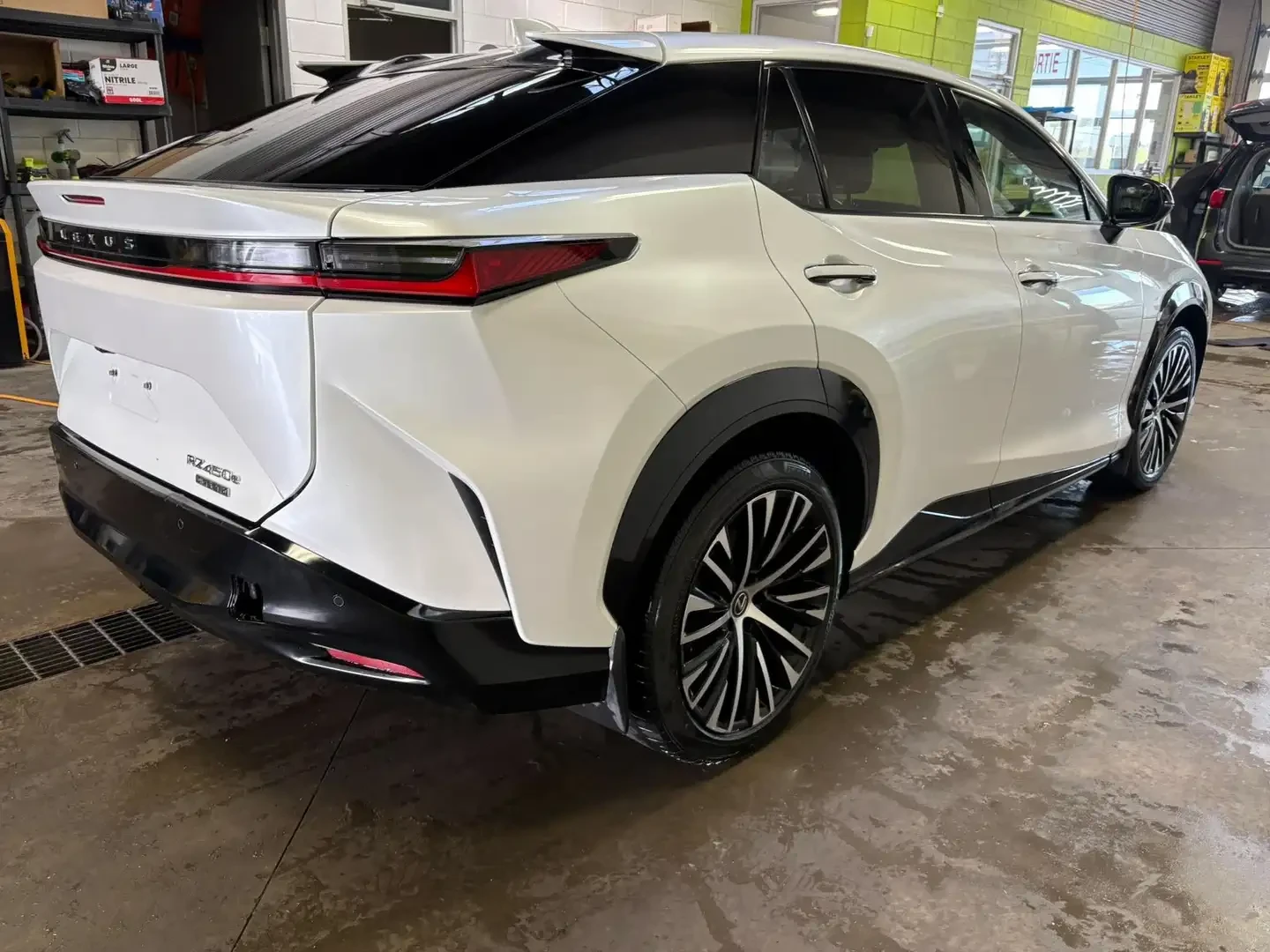 Lexus RZ 450e* AWD* ПОДГРЕВ* ОБДУХВАНЕ* 360КАМЕРА* LANE* AS, снимка 2 - Автомобили и джипове - 54954889