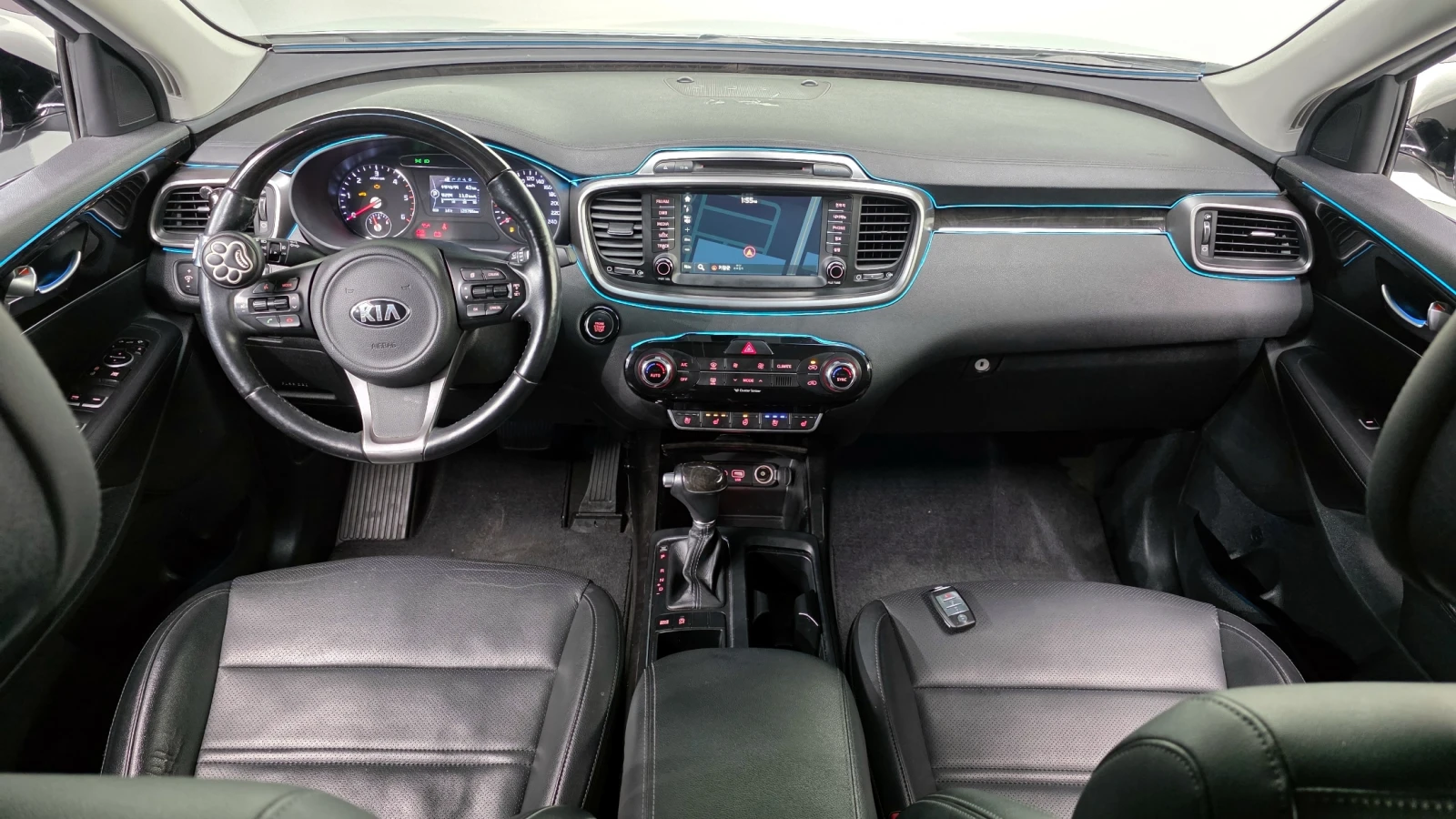 Kia Sorento 2.0* ПОДГРЕВ ВОЛАН* КРАЙНА ЦЕНА, снимка 7 - Автомобили и джипове - 56025287