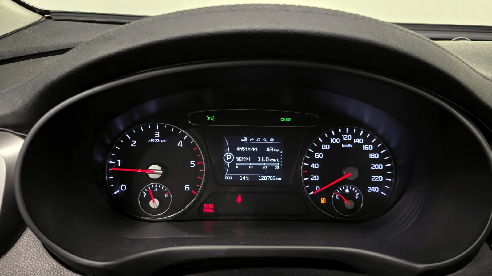 Kia Sorento 2.0* ПОДГРЕВ ВОЛАН* КРАЙНА ЦЕНА, снимка 8 - Автомобили и джипове - 56025287