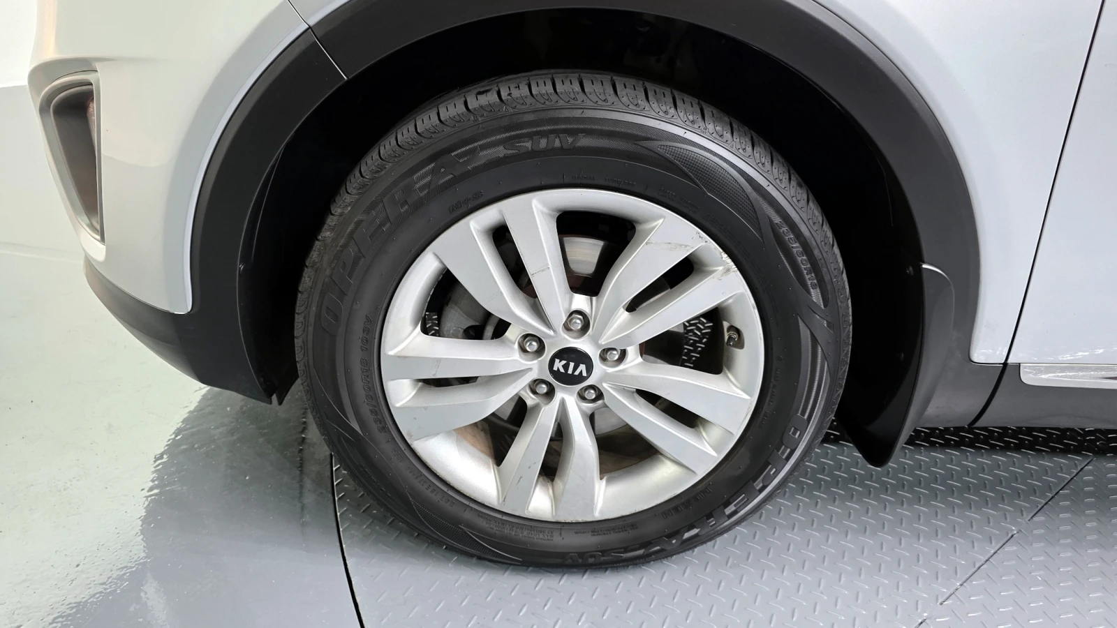 Kia Sorento 2.0* ПОДГРЕВ ВОЛАН* КРАЙНА ЦЕНА, снимка 5 - Автомобили и джипове - 56025287