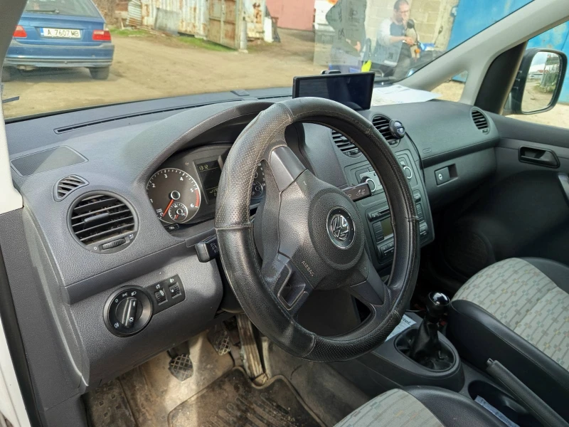 VW Caddy 1.6 TDI, снимка 9 - Автомобили и джипове - 48892377