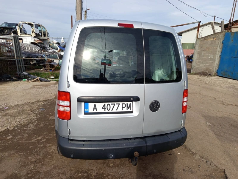 VW Caddy 1.6 TDI, снимка 5 - Автомобили и джипове - 48892377