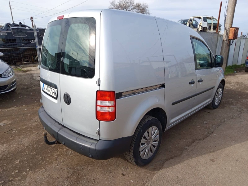 VW Caddy 1.6 TDI, снимка 6 - Автомобили и джипове - 48892377