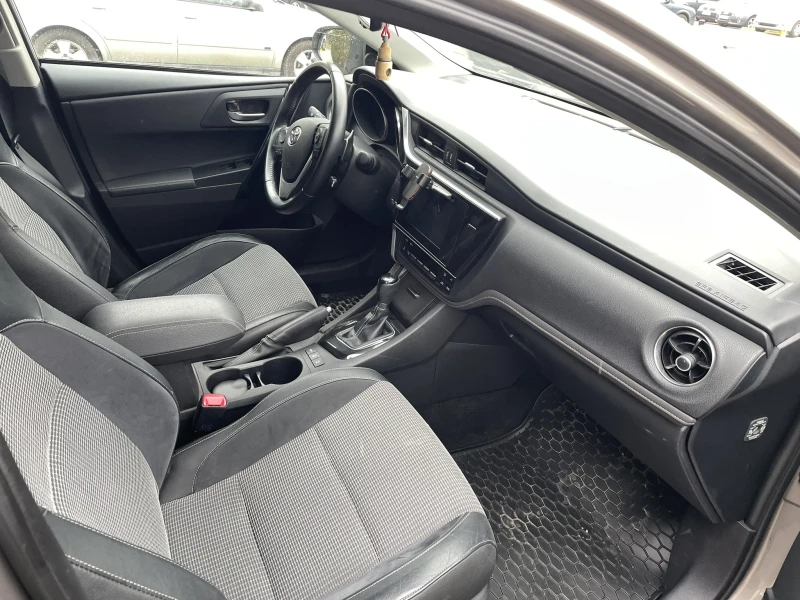 Toyota Auris TOURING SPORTS 1.2T SOL, снимка 8 - Автомобили и джипове - 49149363