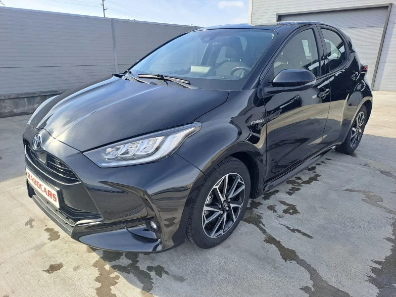 Toyota Yaris 1, 5 HYRID, снимка 2 - Автомобили и джипове - 49234693