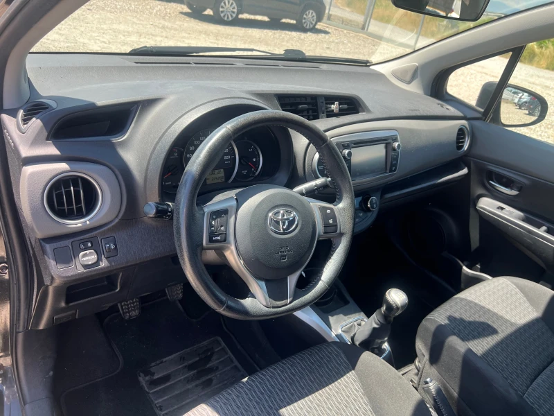 Toyota Yaris 1.0 VVTI, снимка 10 - Автомобили и джипове - 50973515