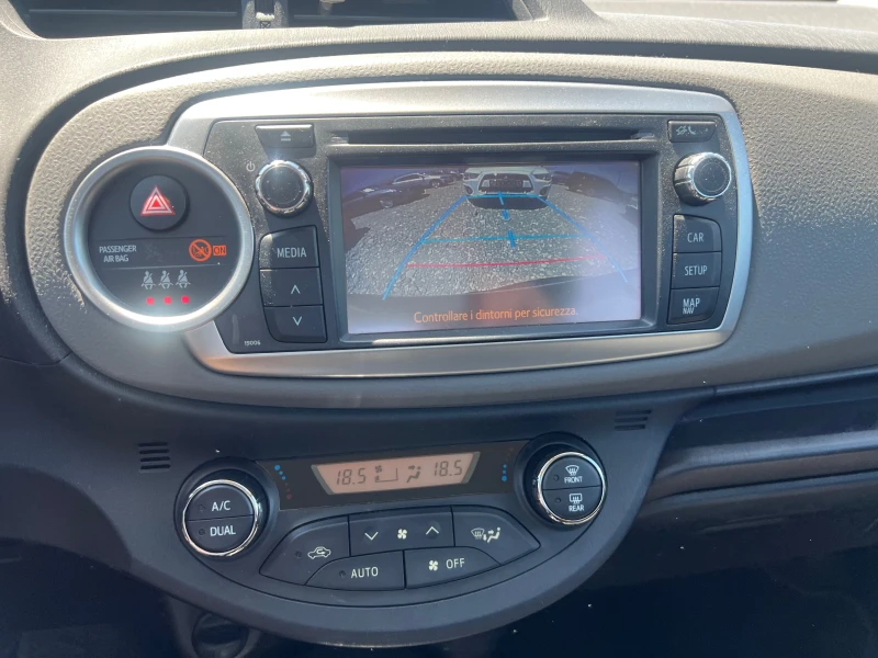 Toyota Yaris 1.0 VVTI, снимка 16 - Автомобили и джипове - 50973515