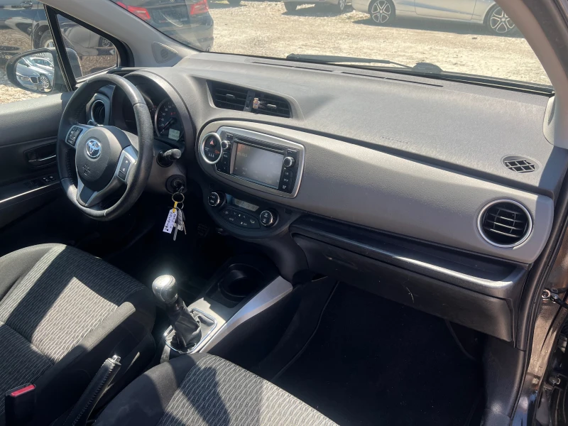 Toyota Yaris 1.0 VVTI, снимка 13 - Автомобили и джипове - 50973515