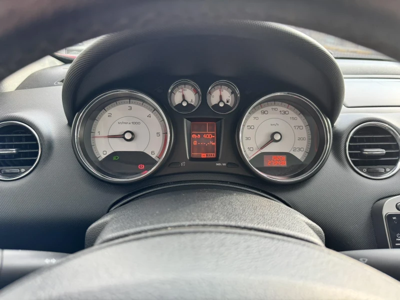 Peugeot 308 1.6 HDI, снимка 13 - Автомобили и джипове - 51714462