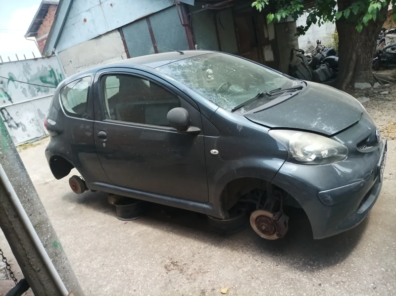 Toyota Aygo 1.0 бензин. 1KR. , снимка 12 - Автомобили и джипове - 52943722