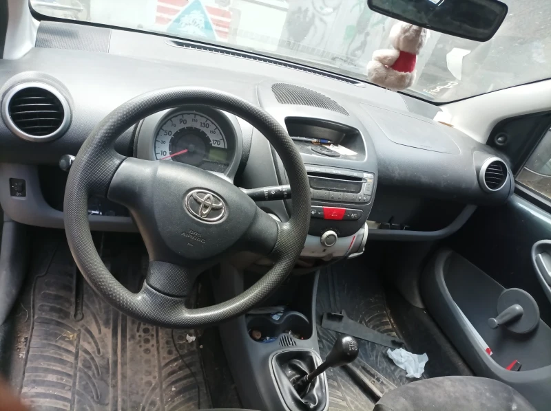 Toyota Aygo 1.0 бензин. 1KR. , снимка 9 - Автомобили и джипове - 52943722
