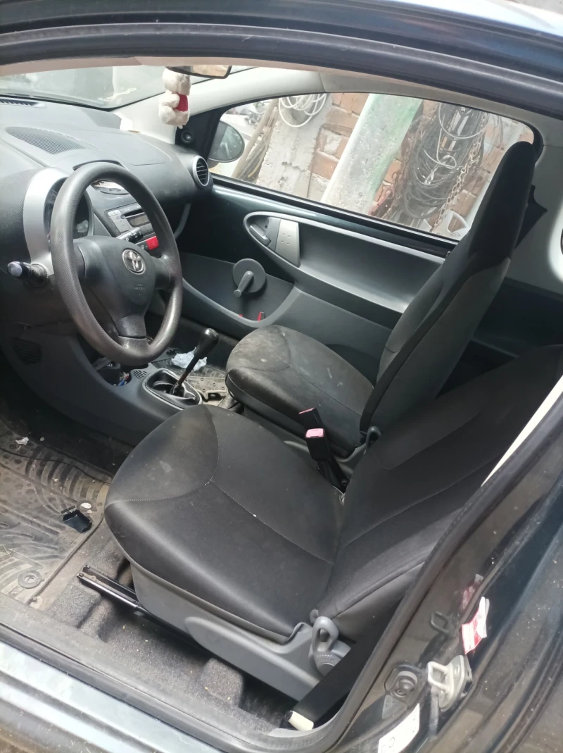 Toyota Aygo 1.0 бензин. 1KR. , снимка 14 - Автомобили и джипове - 52943722
