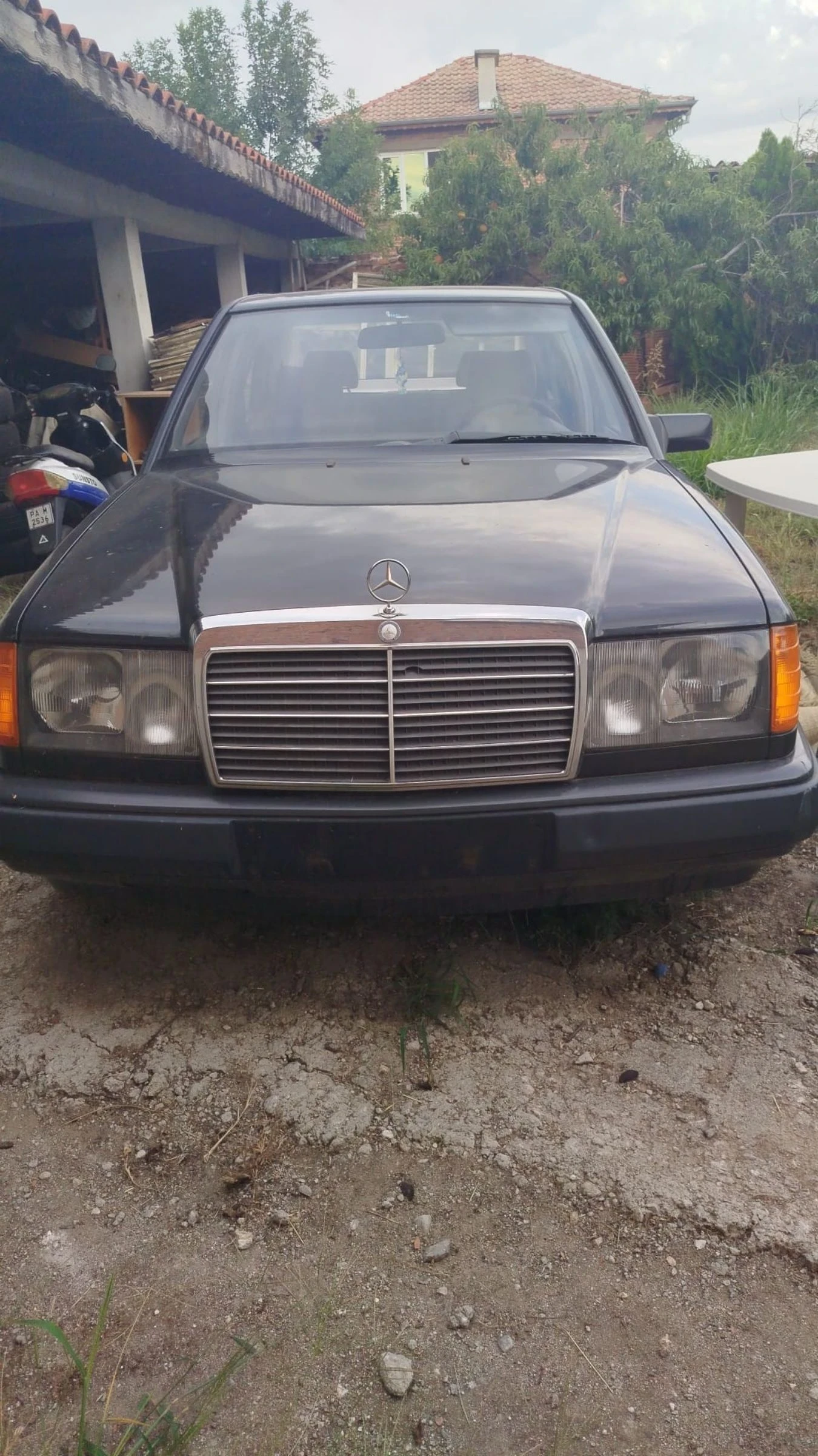 Mercedes-Benz 260 260 E - изображение 2
