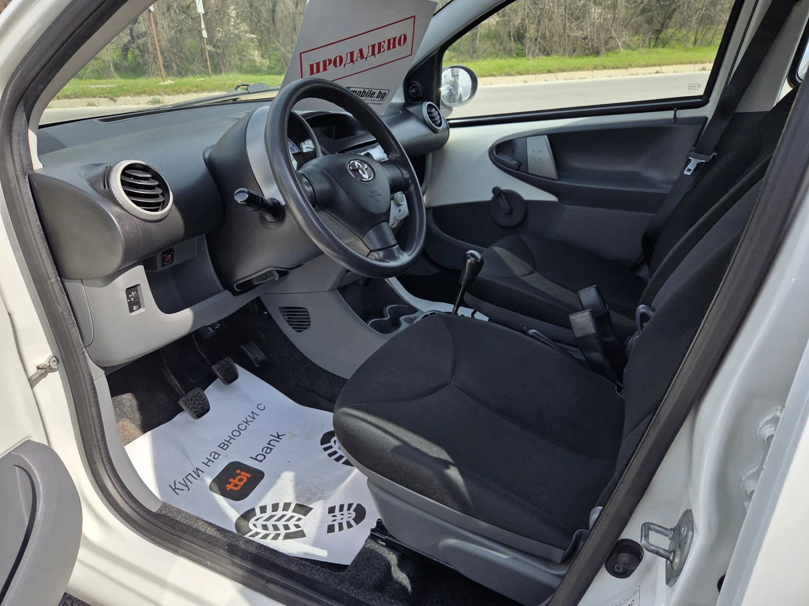 Toyota Aygo 1, 0 i benzin 68hp, снимка 11 - Автомобили и джипове - 53871824