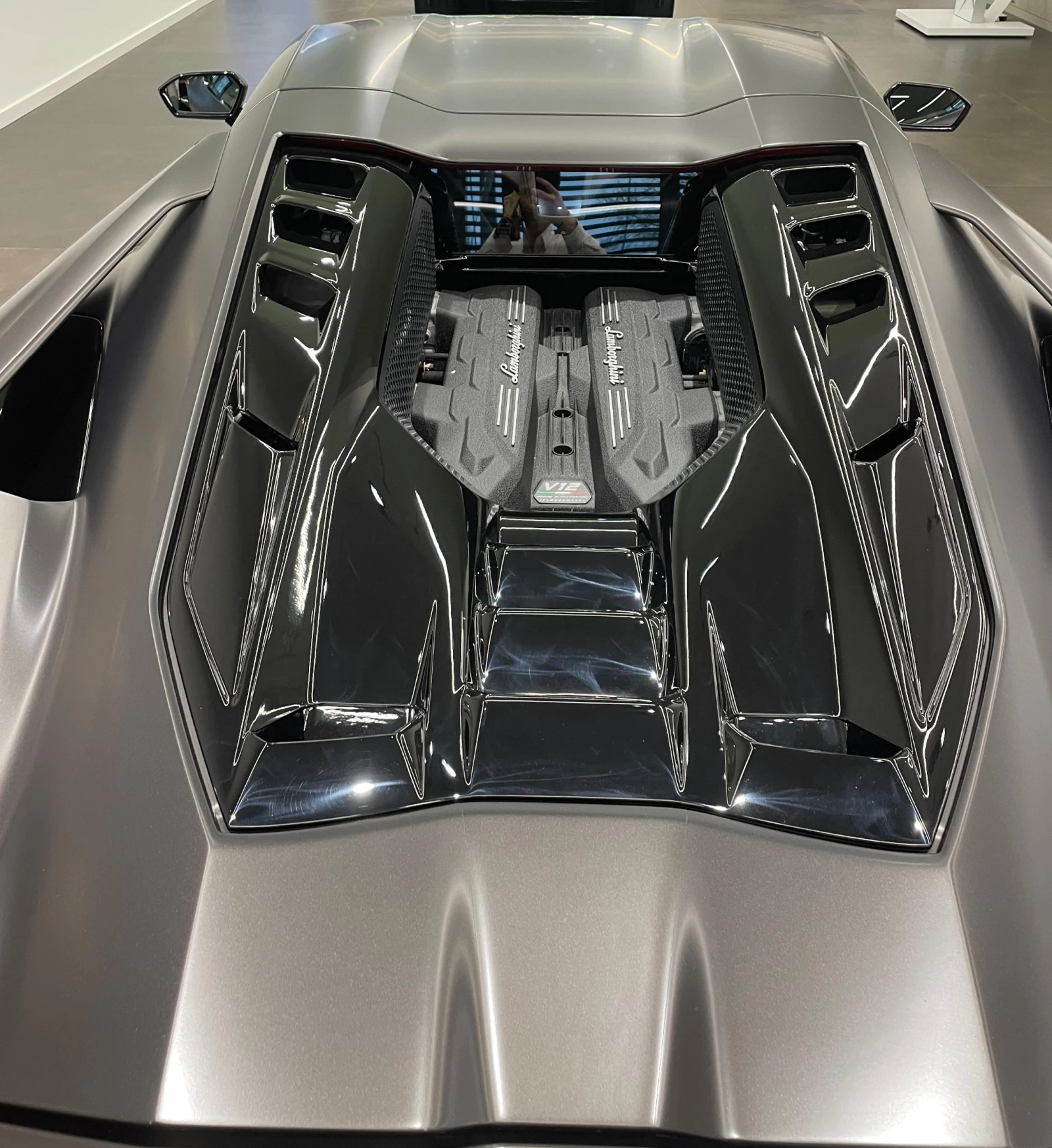 Lamborghini Revuelto 6.5 V12 HPEV 4WD, снимка 3 - Автомобили и джипове - 54310659