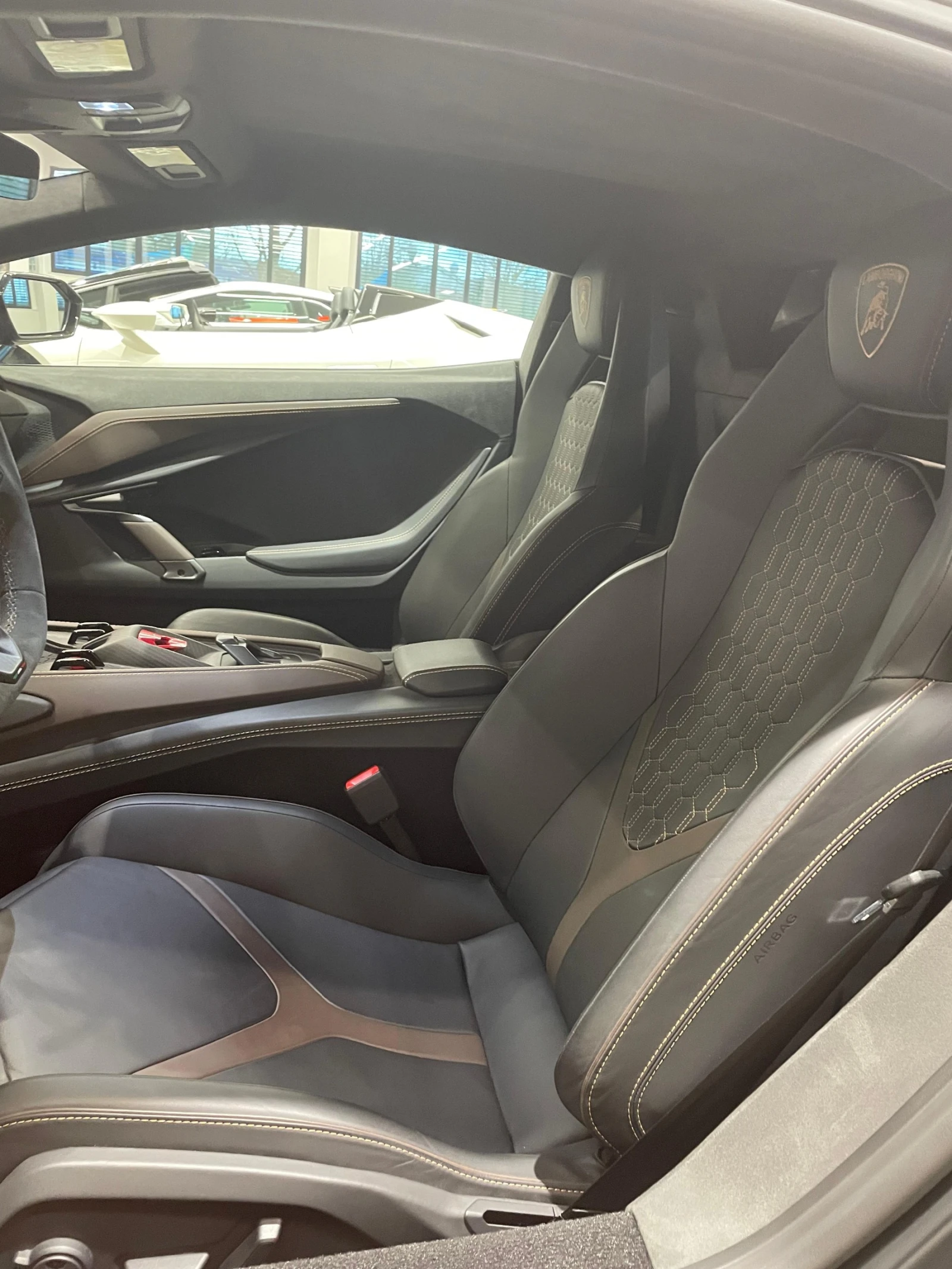 Lamborghini Revuelto 6.5 V12 HPEV 4WD, снимка 9 - Автомобили и джипове - 54310659