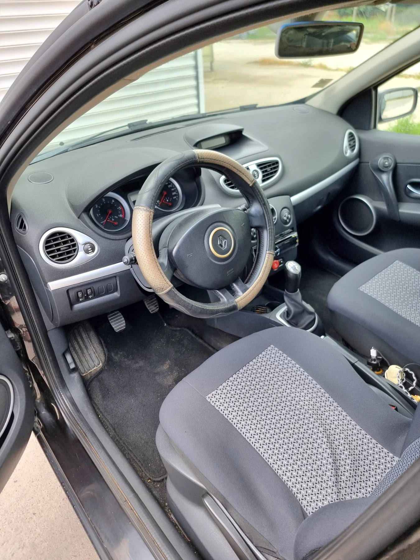 Renault Clio 1.5, снимка 7 - Автомобили и джипове - 55279848