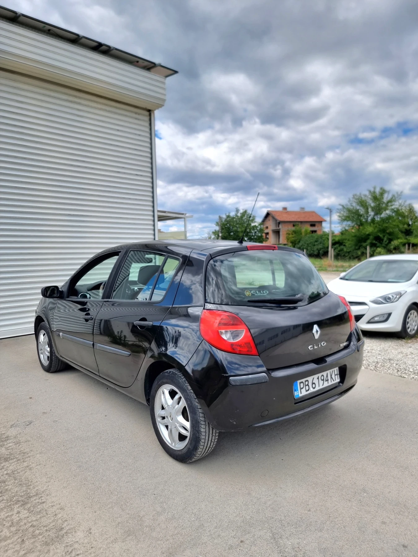 Renault Clio 1.5, снимка 9 - Автомобили и джипове - 55279848