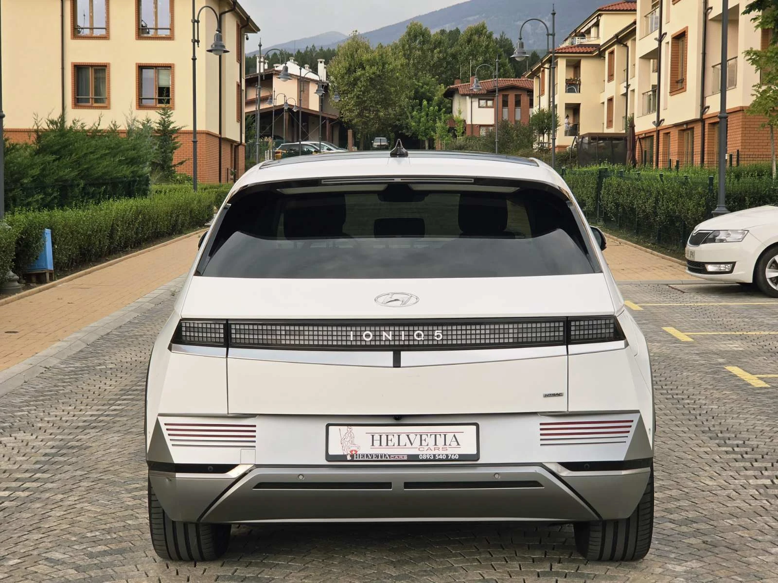 Hyundai Ioniq 5 * UNIQ* 77.4KW ГАРАНЦИОНЕН* SOH 100%* , снимка 4 - Автомобили и джипове - 56080400