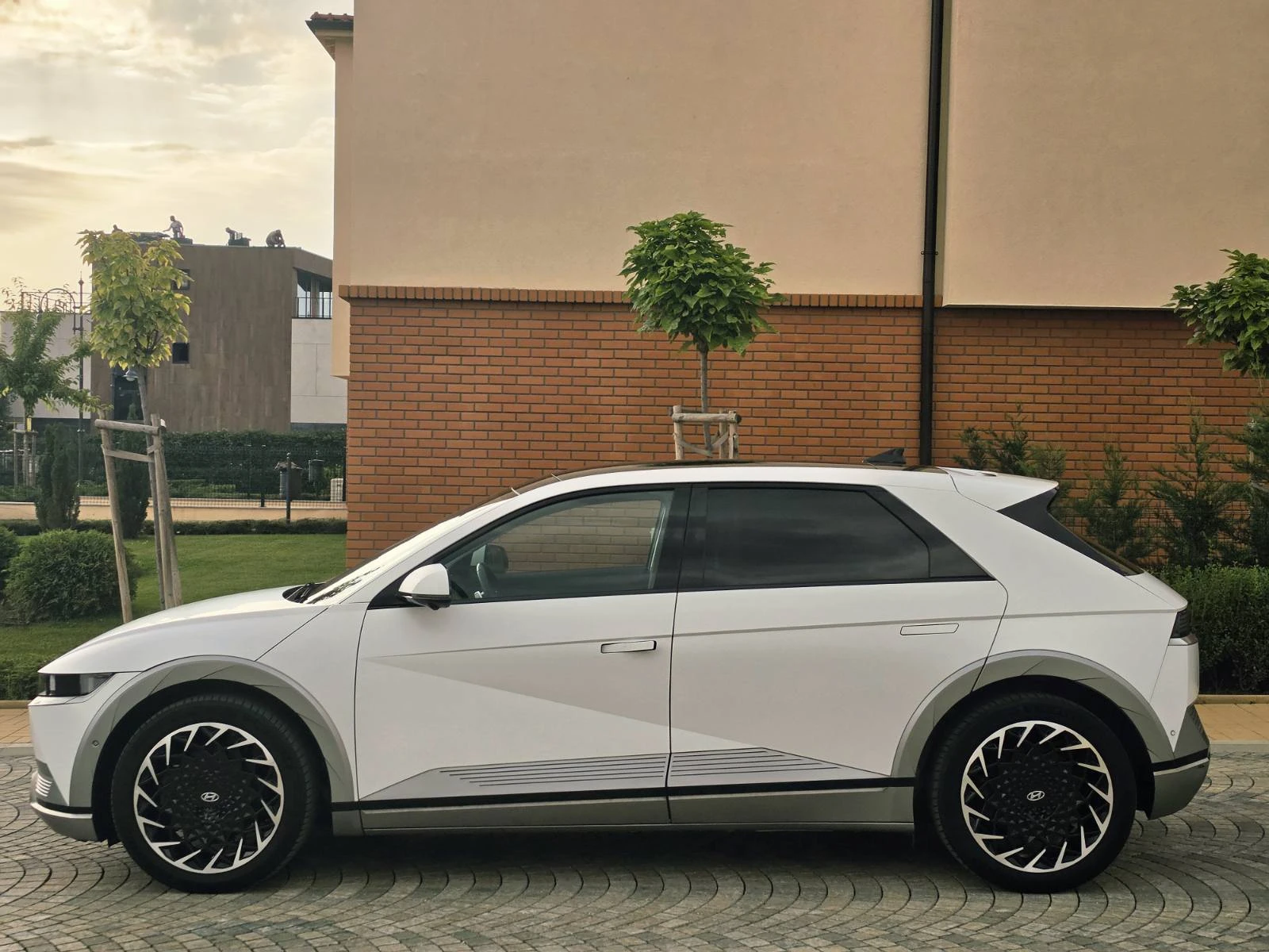 Hyundai Ioniq 5 * UNIQ* 77.4KW ГАРАНЦИОНЕН* SOH 100%* , снимка 2 - Автомобили и джипове - 56080400
