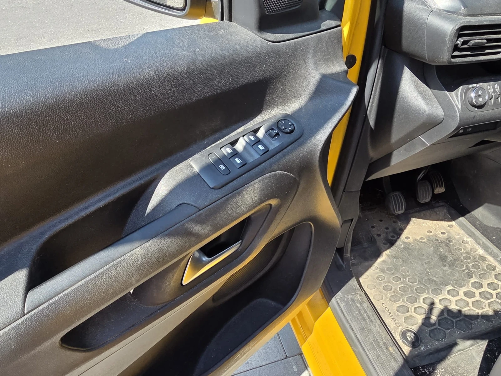 Opel Combo 1.5 hdi, снимка 14 - Автомобили и джипове - 56139029