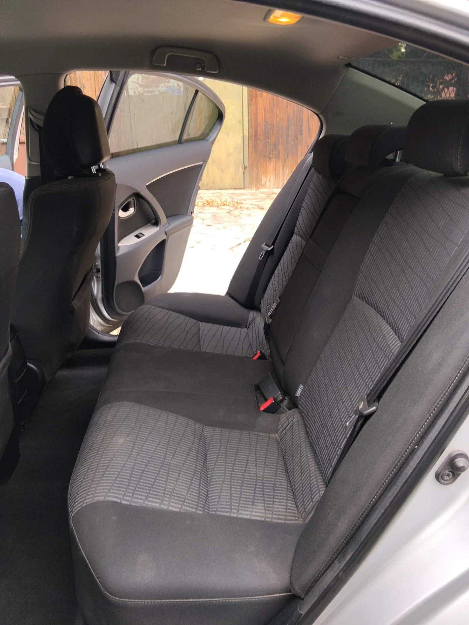 Toyota Avensis 1.8, снимка 3 - Автомобили и джипове - 56269752