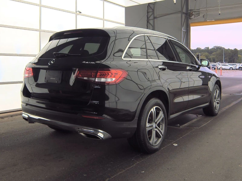 Mercedes-Benz GLC 300 4MATIC* Keyless* М.точка* Камери* Пано* Подгрев* , снимка 4 - Автомобили и джипове - 47517210