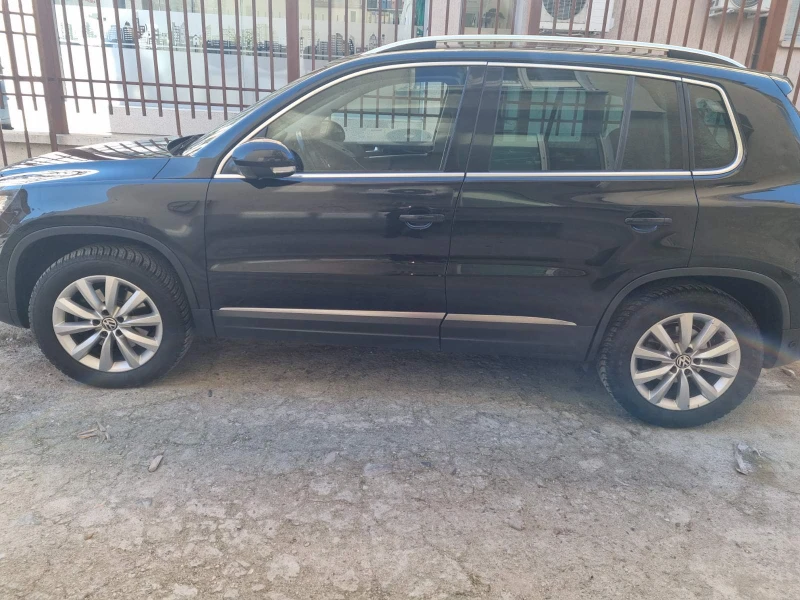 VW Tiguan, снимка 4 - Автомобили и джипове - 49098187