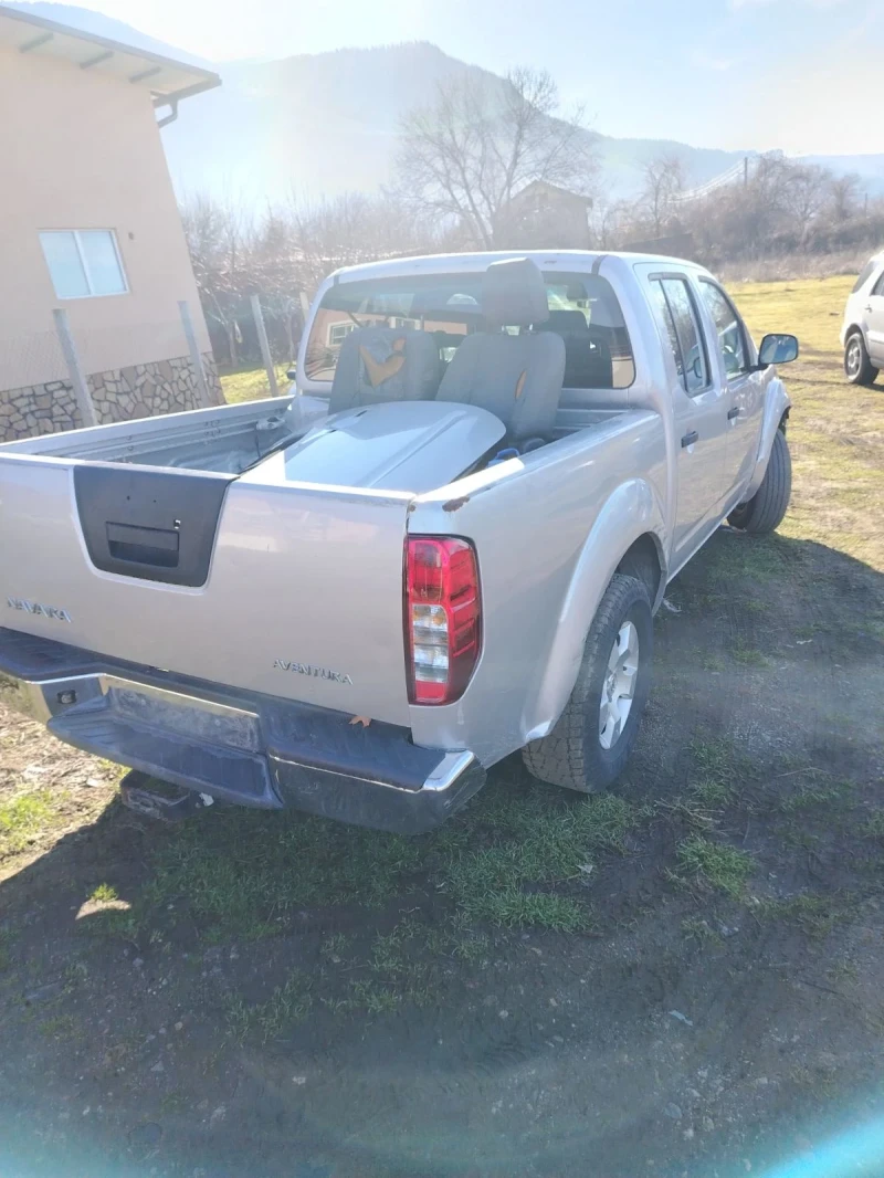 Nissan Navara 2.5 tdi , снимка 4 - Автомобили и джипове - 49351822