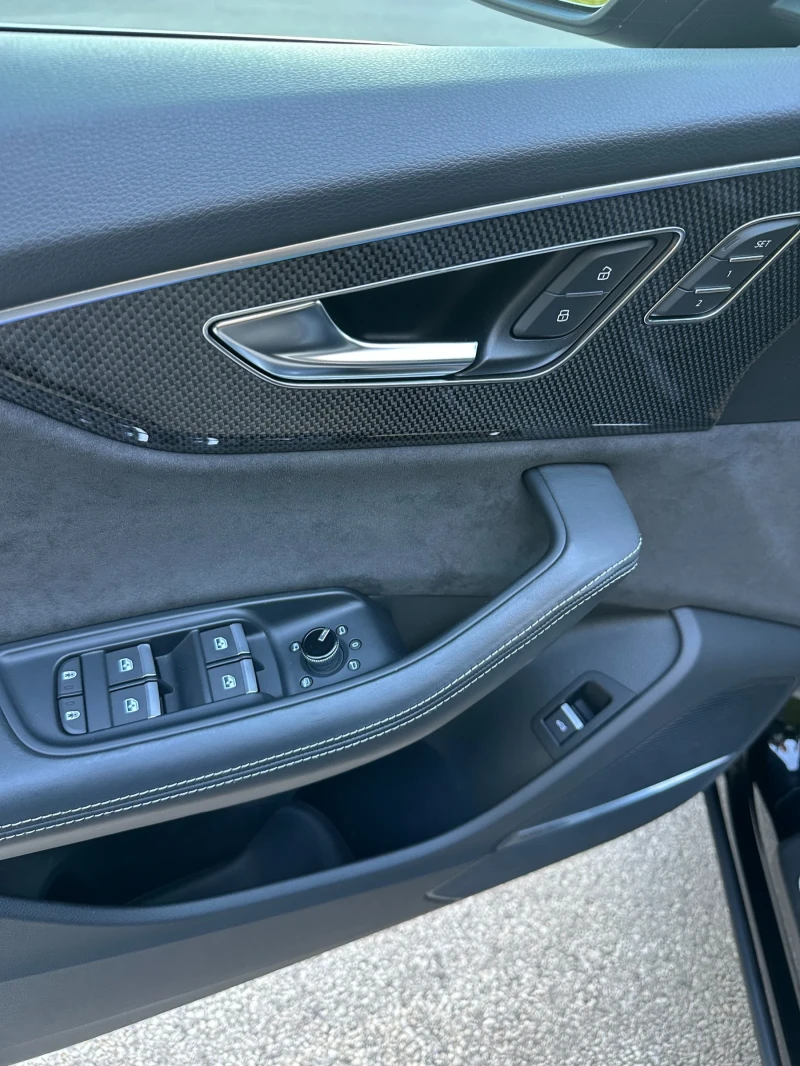 Audi SQ8 BLACK OPTICS, 22&#39;&#39; , B&O, PANO, снимка 4 - Автомобили и джипове - 51170605