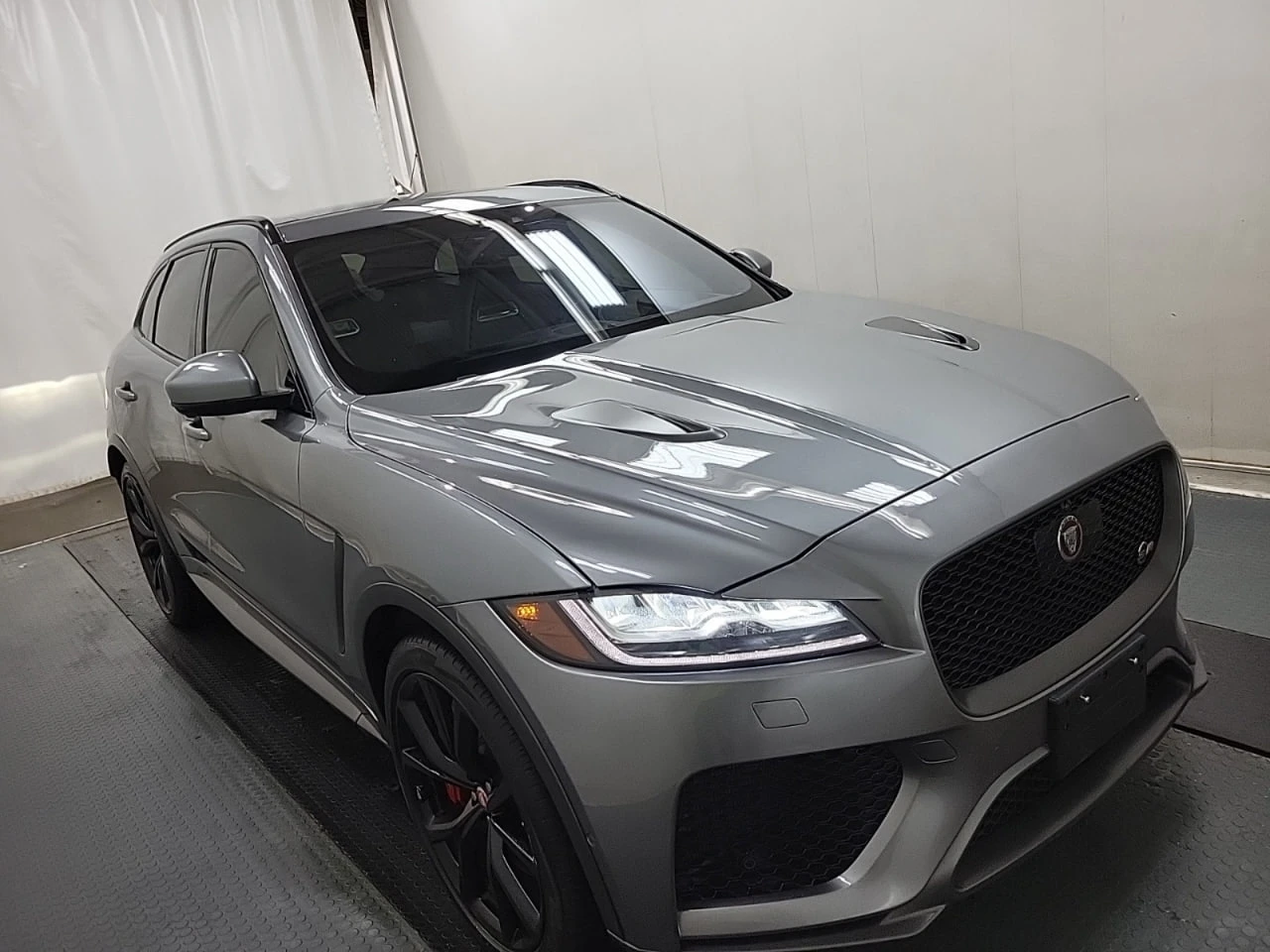Jaguar F-PACE * АВТО КРЕДИТ* ЦЕНА ДО БГ * CARFAX *  - изображение 3