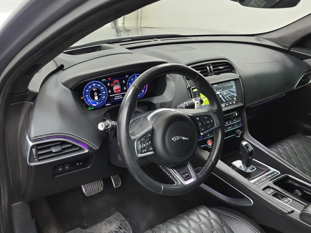 Jaguar F-PACE * АВТО КРЕДИТ* ЦЕНА ДО БГ * CARFAX *  - изображение 9